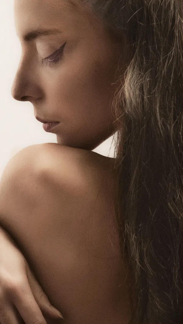 Profile study of neck and jawline
